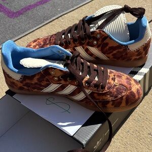 7 1/2 Broners and Wales Adidas Animal Print Sneakers with Blue Lining